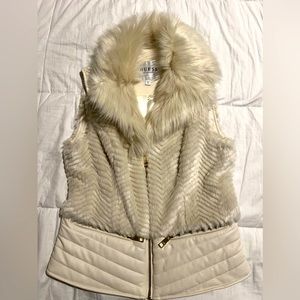 Guess faux fur & faux leather vest w/ zippered pockets. Gold hardware. Size M